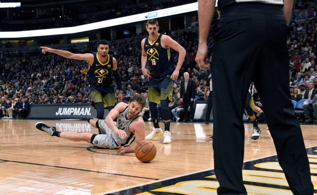 Pau Gasol no impide la derrota de los Spurs ante los Nuggets