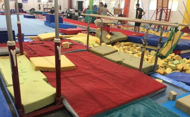 Los gimnastas del Antares de Valencia entrenan en el siglo pasado