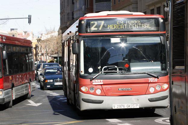 Conductores denuncian que no han recibido formación sobre las nuevas líneas de la EMT