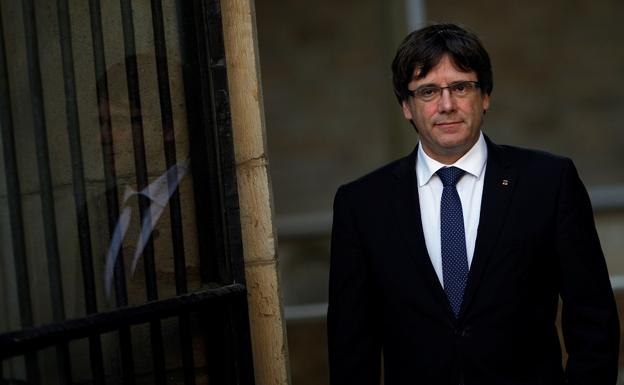 Puigdemont: «Intentan dividir a los alumnos, pero el catalán resistirá»