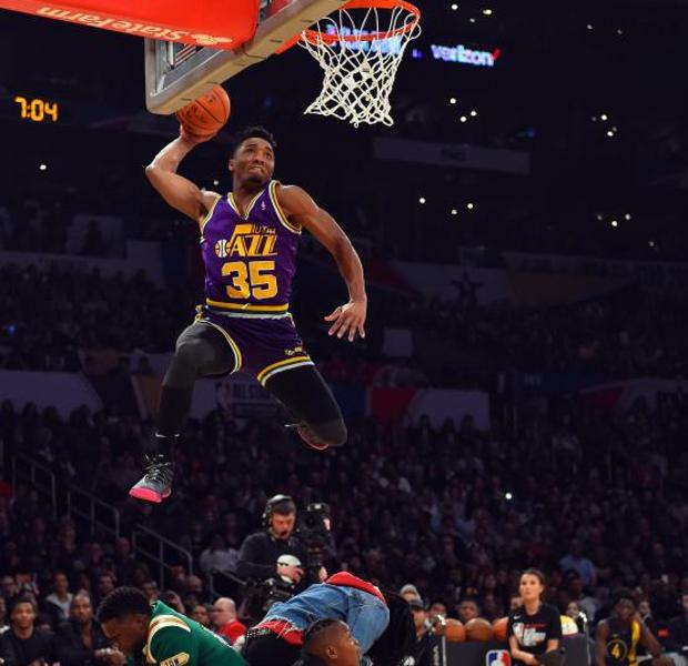 Donovan Mitchell se corona homenajeando a Vince Carter