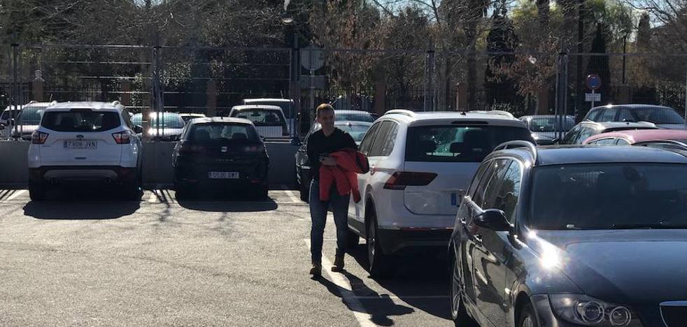 Tito a su entrada al consejo que decide el futuro de Muñiz: «¿Si tengo clara mi postura? Sí»