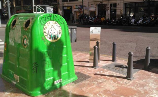 El Km 0 Del Valencia Cf En La Plaza Del Ayuntamiento Tapado Por