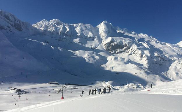 Candanchú, entre el sol y la inauguración de su snowpark