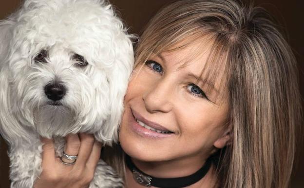 Barbra Streisand asegura que dos de sus perras son clones de una antigua mascota