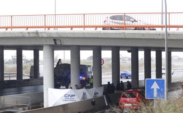 Hallan el cadáver de un hombre en una acequia junto a la V-30 en Valencia