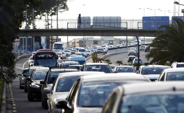 Los atascos se disparan en Valencia: más contaminación, gasto en combustible y accidentes