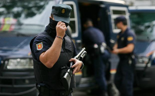 Acuerdo histórico para la equiparación de los sueldos de policías y guardias civiles con los Mossos