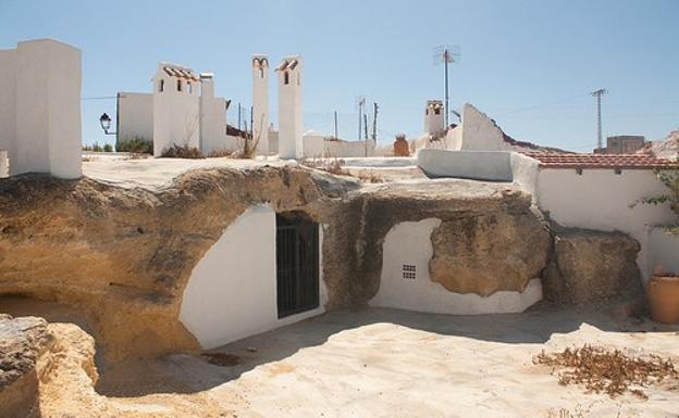 El pueblo troglodita de San Miguel de Salinas