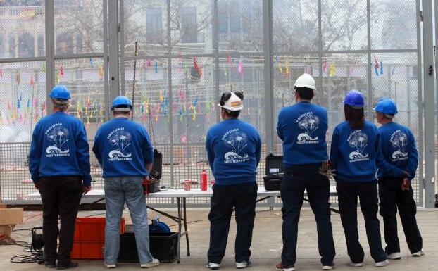 Pirotecnia del Mediterráneo hace temblar la plaza del Ayuntamiento