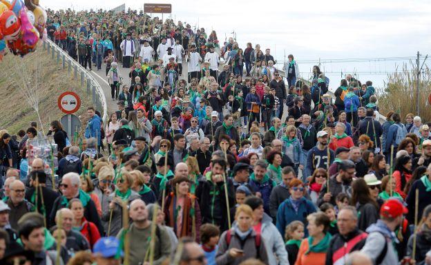 Miles de personas participan en la Romeria de Les Canyes