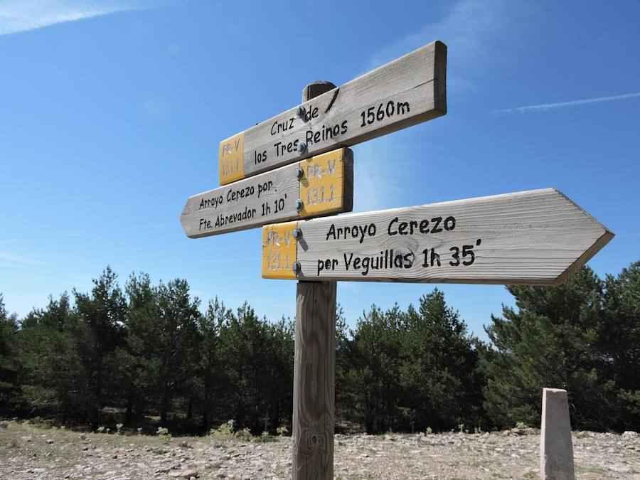 La ruta de La Cruz de los Tres Reinos: historia y belleza en un mismo paisaje