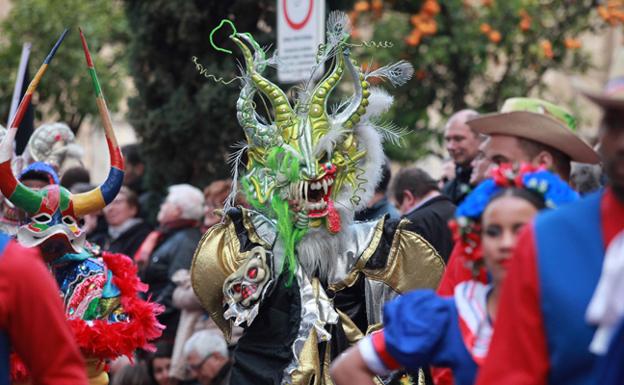 Las Fallas estrechan lazos con otras fiestas en la Cabalgata del Patrimonio