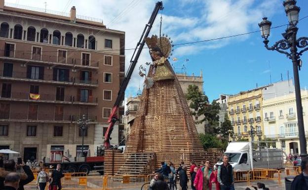 La Virgen ya espera a sus falleros