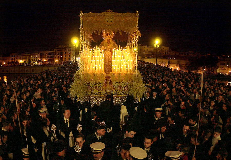 Jueves Santo en Sevilla: Procesiones, itinerarios y horarios de la Semana Santa el 29 de marzo