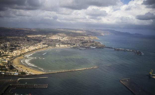 Detenidos en Melilla tres jóvenes que se dedicaban a lanzar drogas al interior del patio de la cárcel