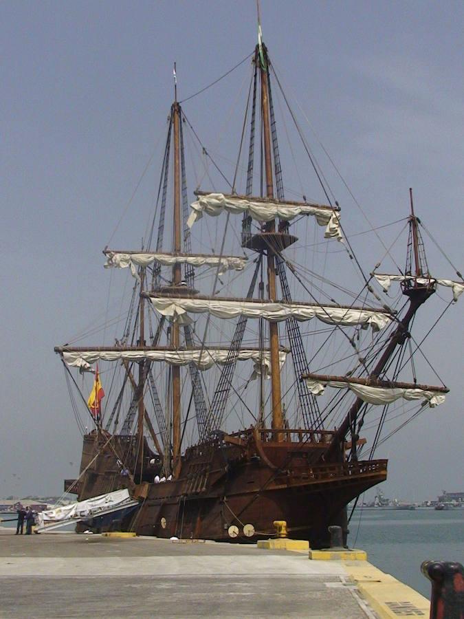 El galeón Andalucía llega a Valencia