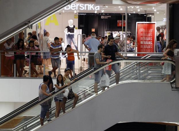 Los comercios abren hoy en Valencia