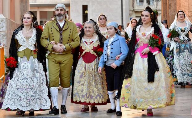 Los rostros del segundo día de la Ofrenda a la Virgen de los Desamparados