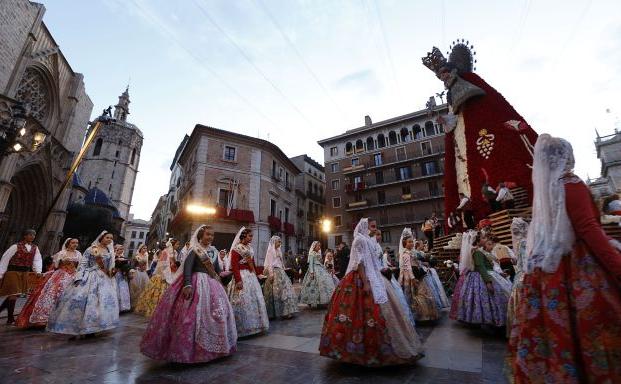 Mismos falleros, 13.000 ramos más