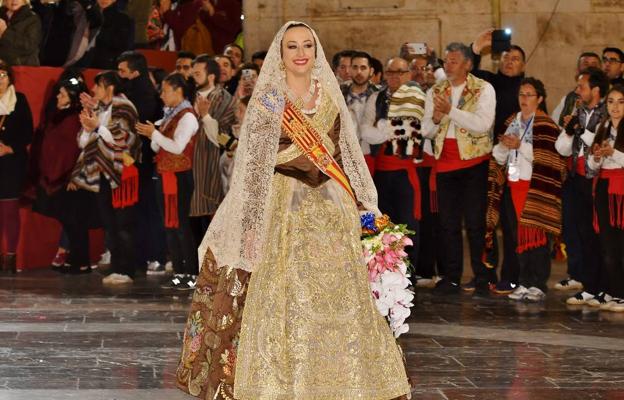 La Ofrenda a la Virgen inunda de emoción Valencia