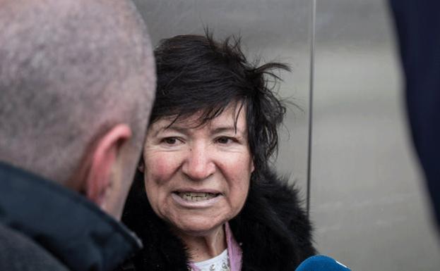 La madre de mellizos con 64 años, «esperanzada» después de que el juez pida un nuevo informe psicosocial
