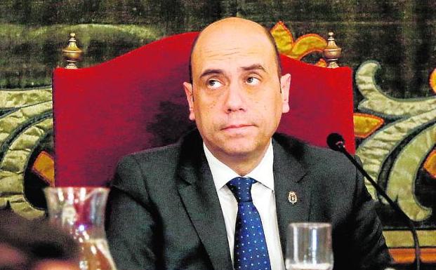 Procesan al alcalde de Alicante por despedir a la cuñada del portavoz del PP