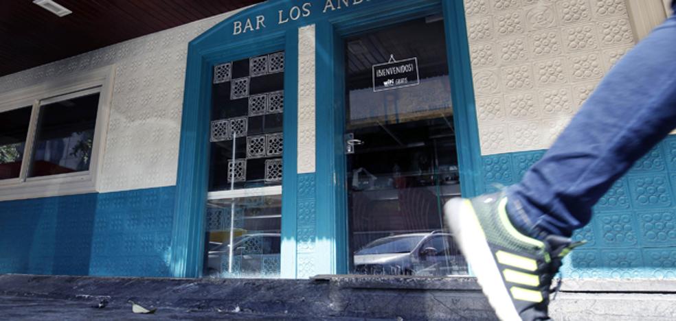 Incendio en un bar frente a las Urgencias del Hospital Clínico de Valencia