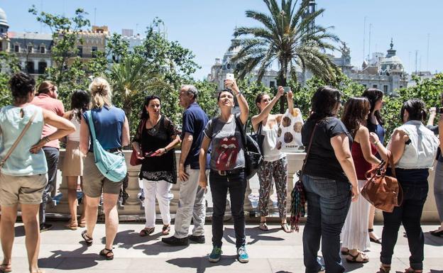 Los hoteleros de Benidorm desembarcan en Valencia con doce asociados premium