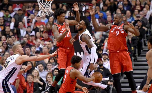 Ibaka ayuda a los Raptors a volver al camino ganador