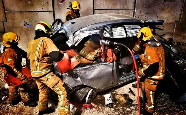 Dos heridos graves en un accidente de tráfico en la A-7 en el Campello