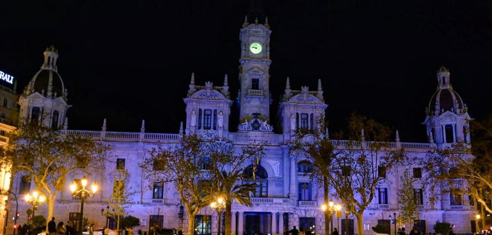 ¿Por qué el Ayuntamiento de Valencia se iluminó así anoche?