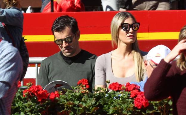 Famosos y color en la plaza de toros