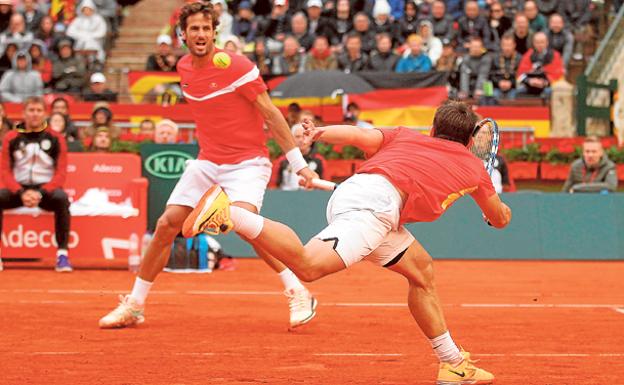 La remontada les toca a Nadal y a Ferrer