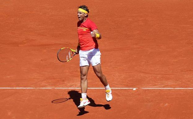 Nadal arrolla a Zverev y deja la eliminatoria en manos de Ferrer