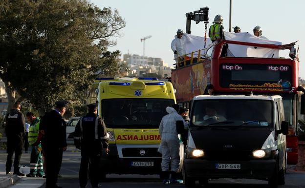 Una española y un belga mueren tras impactar un autobús de dos pisos con las ramas de un árbol en Malta