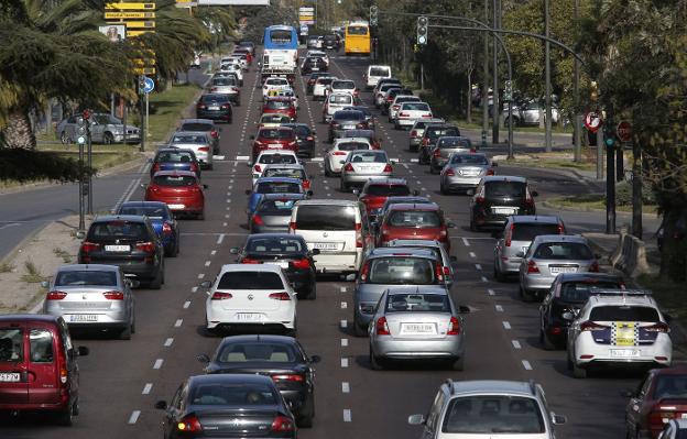 Fomento alerta de que la A-3 y la avenida del Cid sufrirán más accidentes y atascos