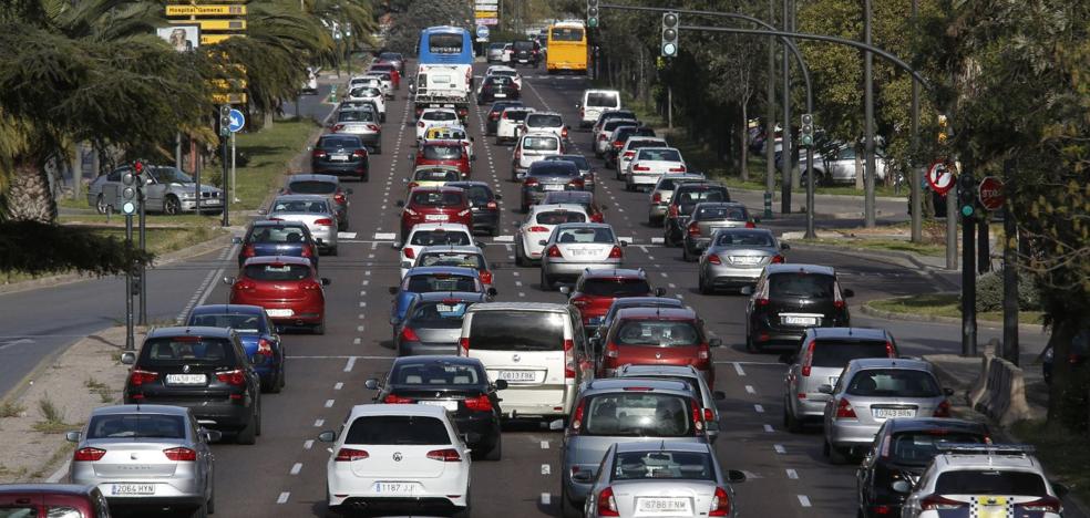 Fomento alerta de que la A-3 y la avenida del Cid sufrirán más accidentes y atascos