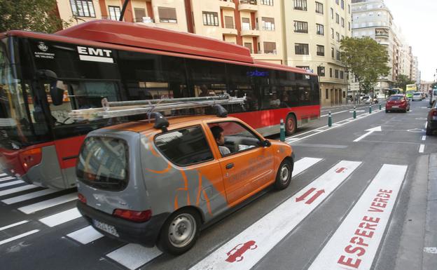 Un nuevo atropello en la avenida del Oeste de Valencia reaviva las críticas vecinales