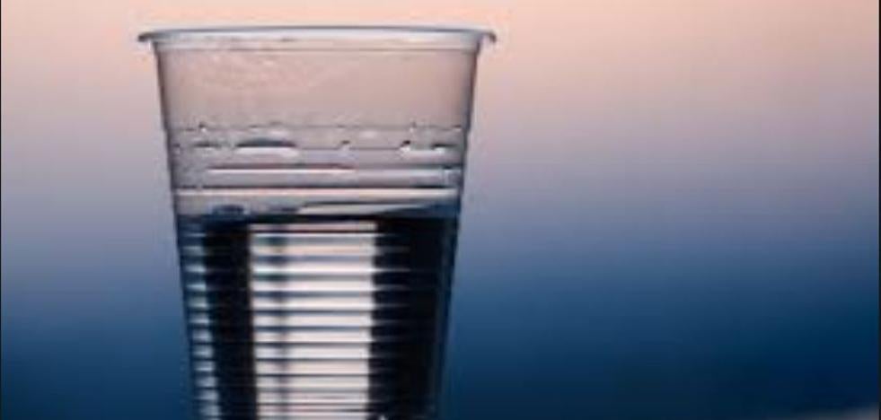 Platos, vasos, cubiertos y pajitas de plástico, prohibidos a partir del 1 de enero de 2020