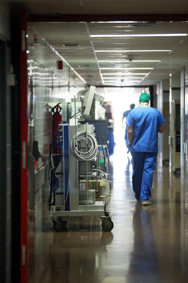 Sanidad precisa un edificio anexo al hospital de Alzira sólo 10 días después de la reversión