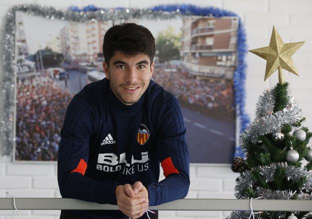 Carlos Soler o Ferran Torres, la única duda del once para el Camp Nou