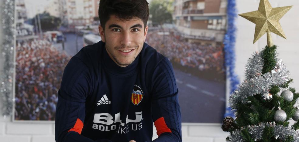 Carlos Soler o Ferran Torres, la única duda del once para el Camp Nou