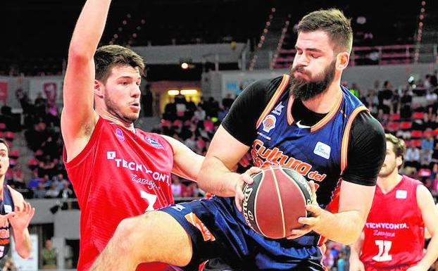 Presión taronja al Baskonia y al Barça