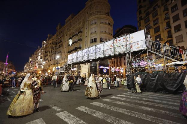 Una pasarela en la calle de la Paz para agilizar la Ofrenda