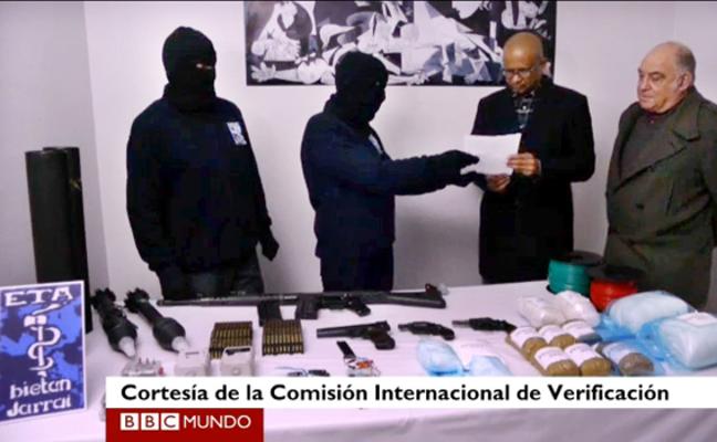ETA entrega dos cajas con armas a las francesas en Bayona | Provincias