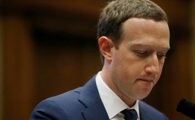 El Parlamento europeo reclama la comparecencia de Zuckerberg