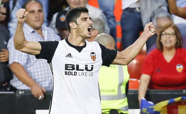 El PSG cuenta con la venta de Guedes al Valencia