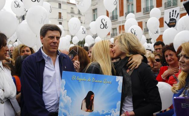 La madre y hermana de Diana Quer lideran una manifestación para pedir la prisión permanente revisable