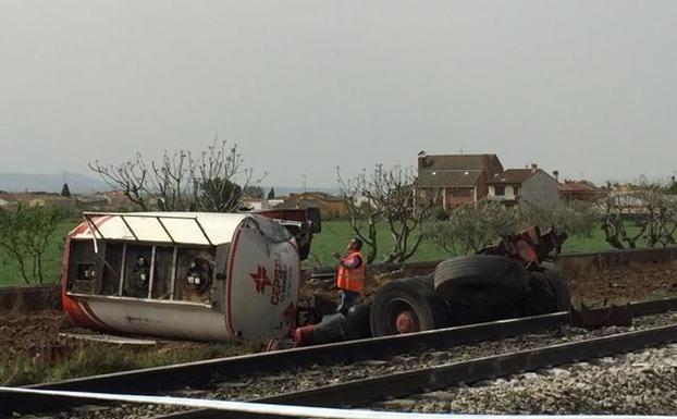 Muere un camionero en Toledo al chocar con un tren de pasajeros